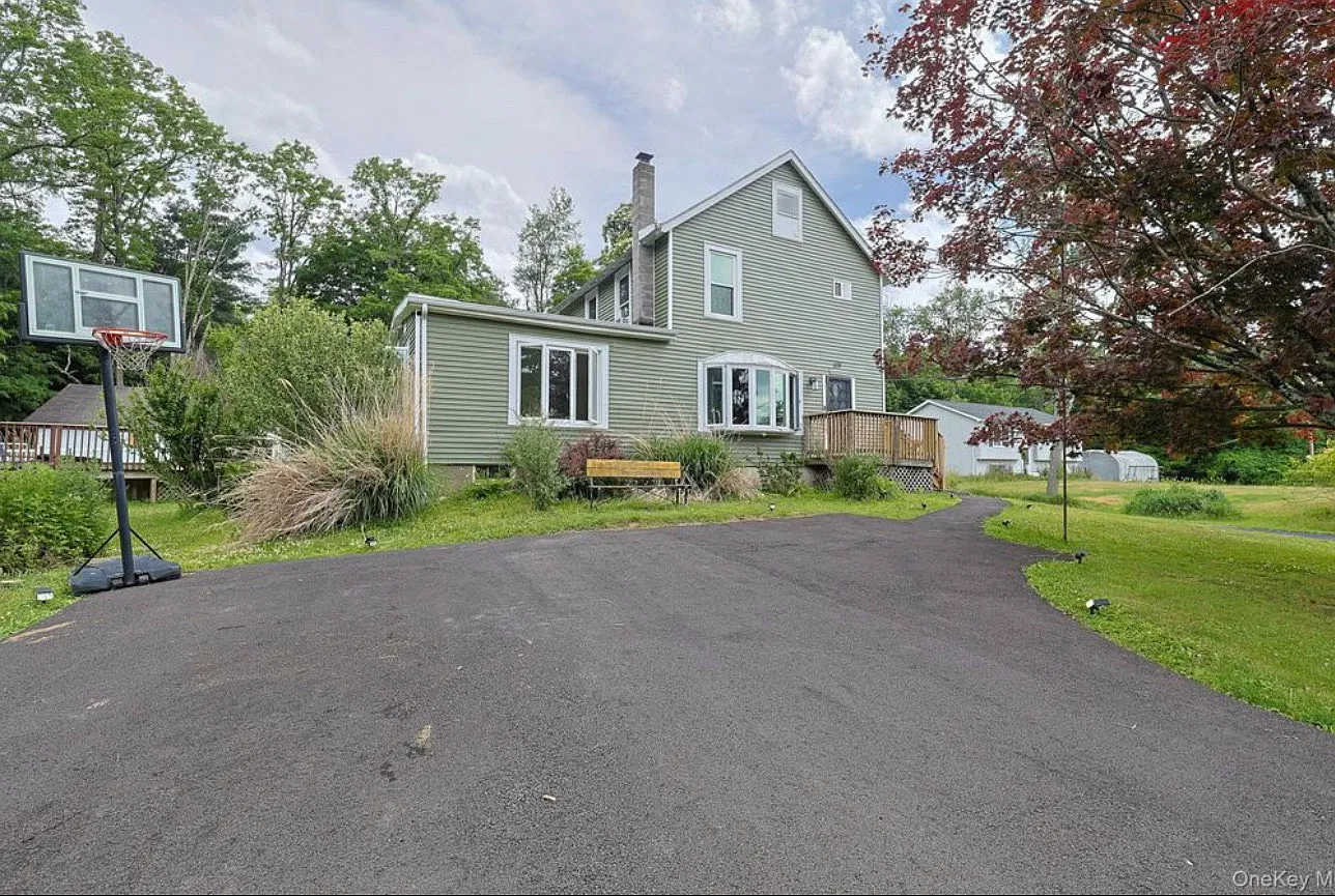 4 bed, 1861 sqft, $3,900 — Photo 3