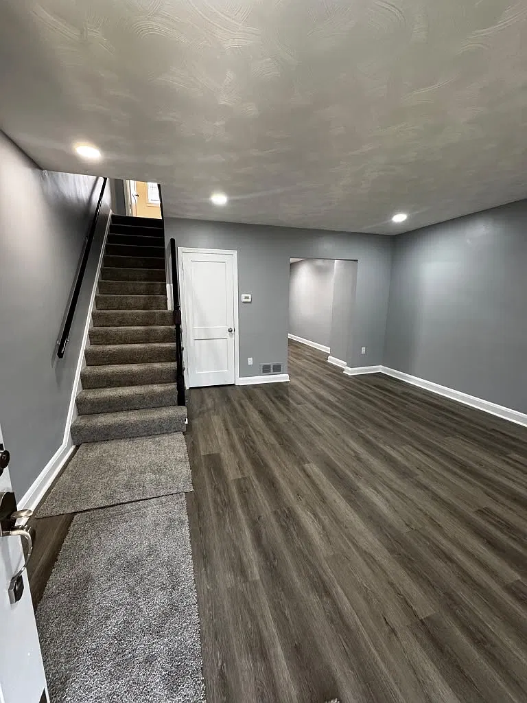 3 bed, 1.5 bath, 1024 sqft, $2,200 — Photo 2