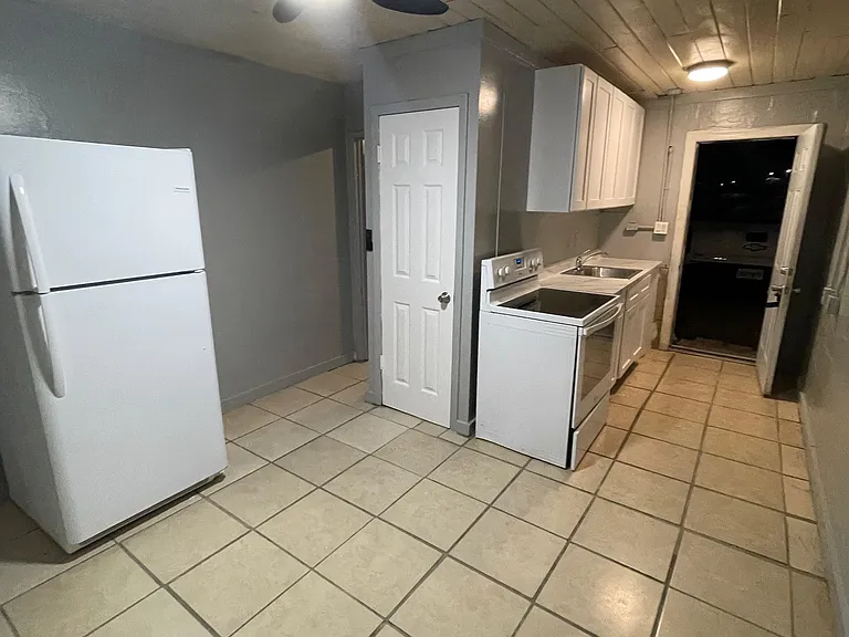 541 Washington Ave #9 — Photo 1