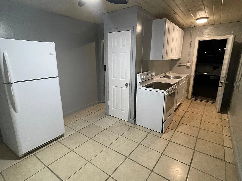 541 Washington Ave #9