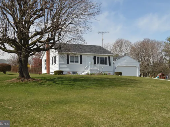 4011 Meadow Ln, Hampstead, MD 21074