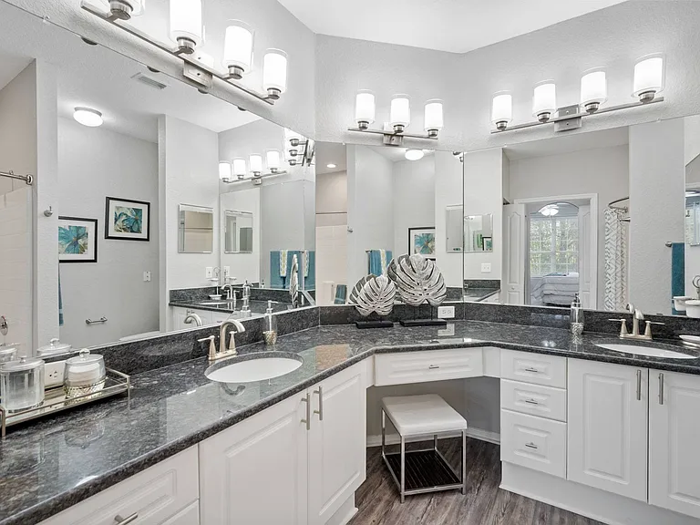 The Grand Reserve at Tampa Palms Apartments — Photo 9