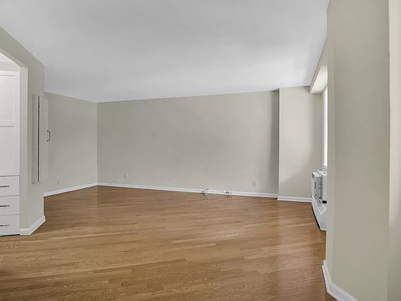 4th image of 5800 Arlington Ave APT 3M
