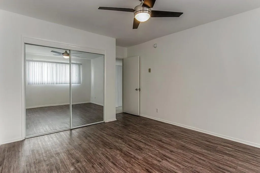 423 South Hoover Street — Photo 3