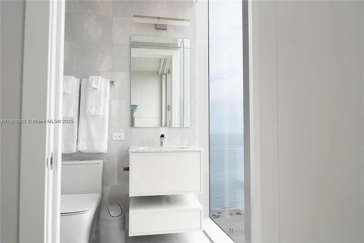 Building Photo - 18501 Collins Ave #1104