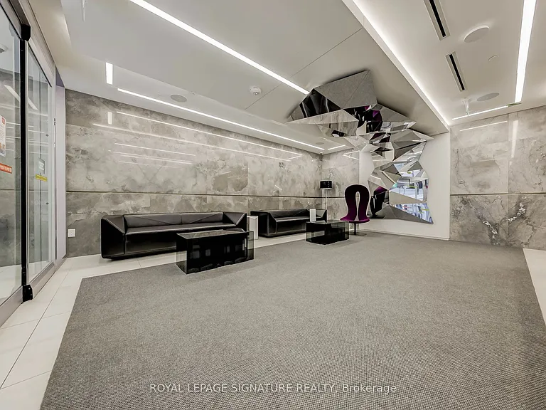 50 McCaul St #917 — Photo 34