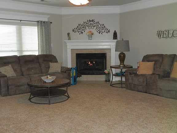 Great Room w/ Remote Gas 