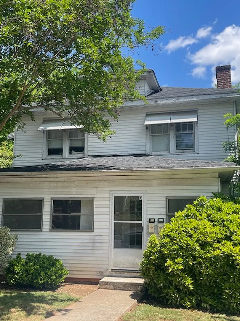 725 Gales Ave — Photo 1
