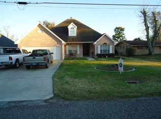 6250 Adams St, Groves, TX 77619