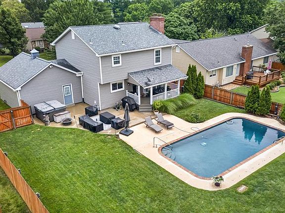 3rd image of 449 Chelsea Dr