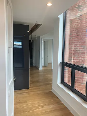 Rented by EXR | media 10