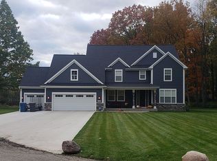 10640 Woodlawn Ct, Portage, MI 49002