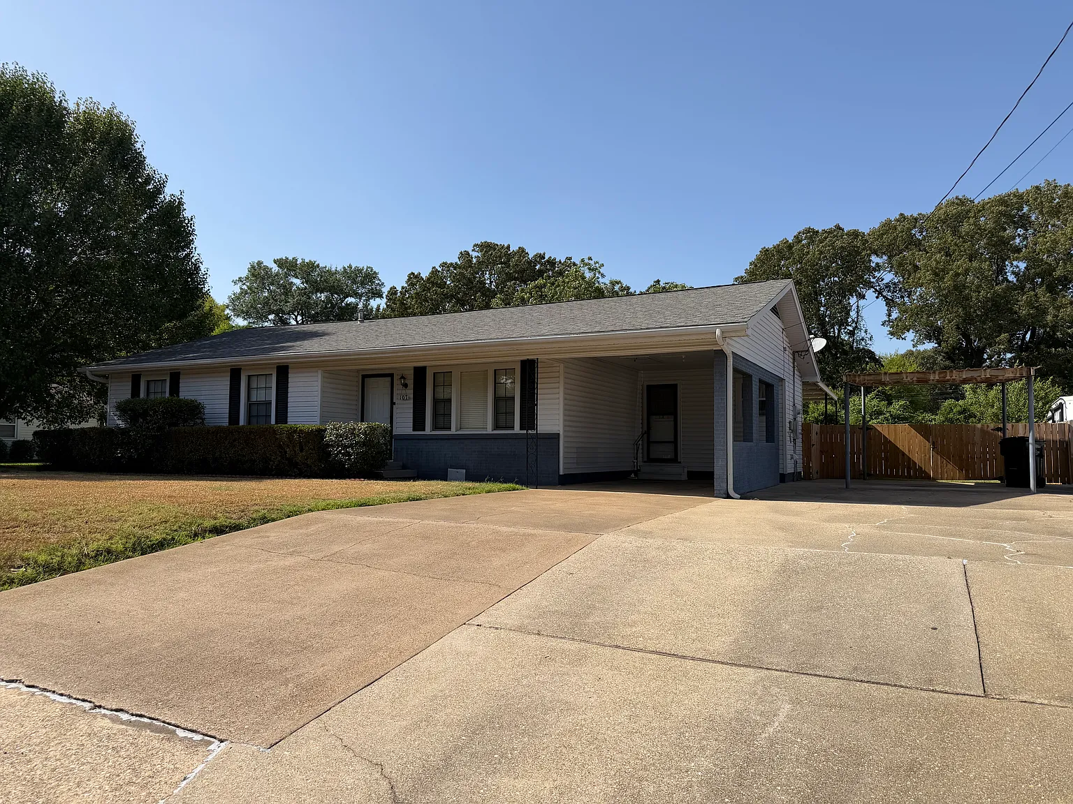 3 bed, 1.5 bath, 1649 sqft, $1,650 — Photo 2