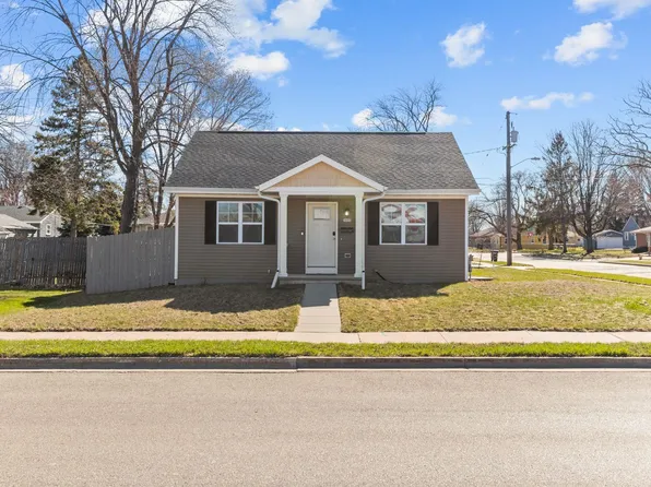 1602 Bowen St, Oshkosh, WI 54901