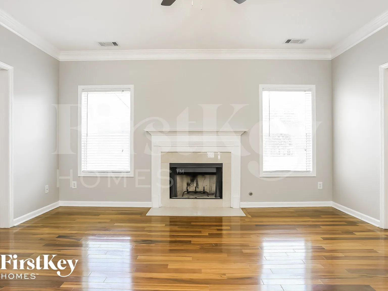 5 bed, 2.5 bath, 3250 sqft, $2,850 — Photo 2