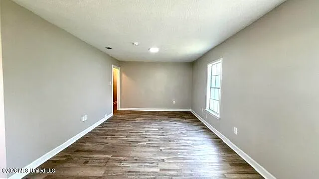 3 bed, 1.0 bath, 1175 sqft, $1,500 — Photo 2