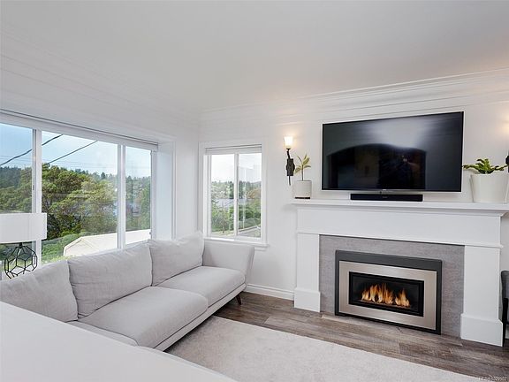 3rd image of 354 Gorge Rd W