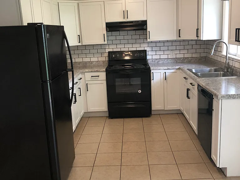 205 Dotson Dr — Photo 4