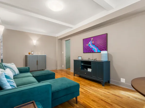 333 East 43rd Street image 6 of 13