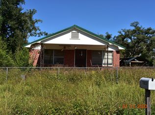 7878 Seminole St, Sneads, FL 32460