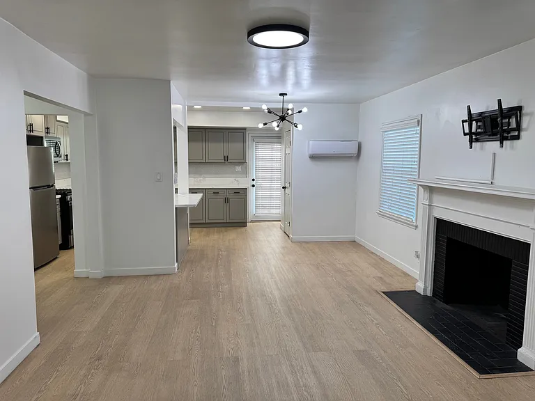 12609 Brock Ave — Photo 2
