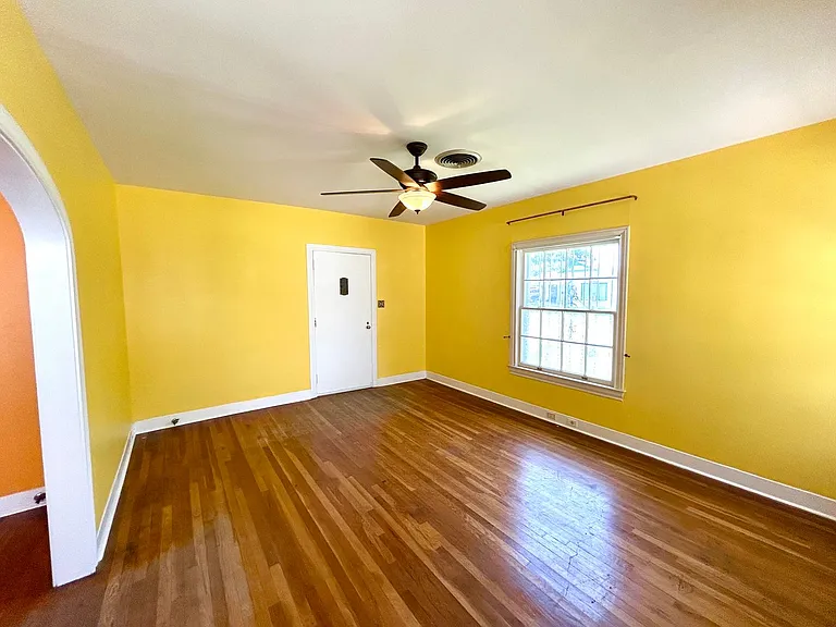 1627 Schley Ave — Photo 6