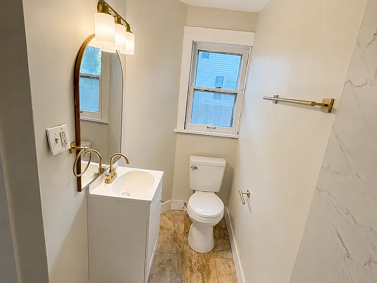 2410 W Douglas Ave — Photo 8