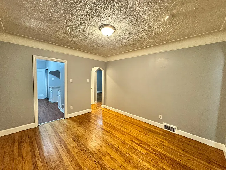 9131 Manor St — Photo 3