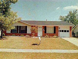 1st image of 934 Essex Pl