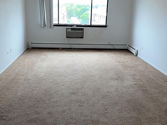 3rd image of 5310 N Chester Ave APT 400