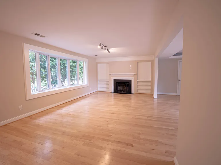 10805 S Glen Rd — Photo 16