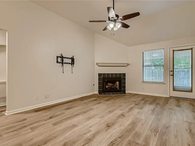 102 Osage Ct — Photo 7