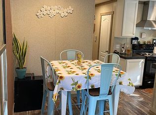 335 Shorthorn Rd, Stockdale, TX 78160