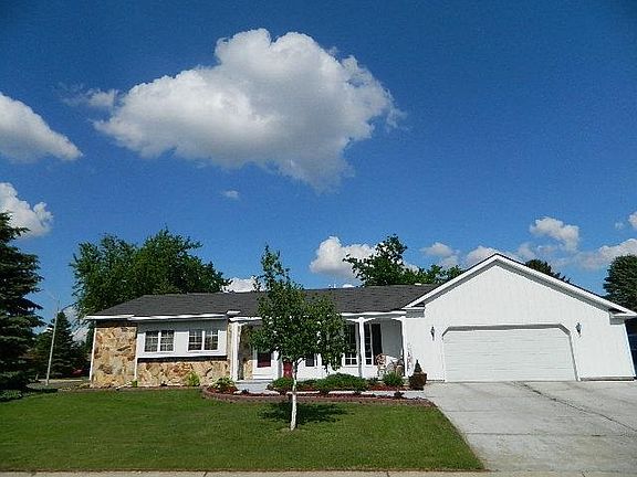 3rd image of 1624 Pinewood Dr