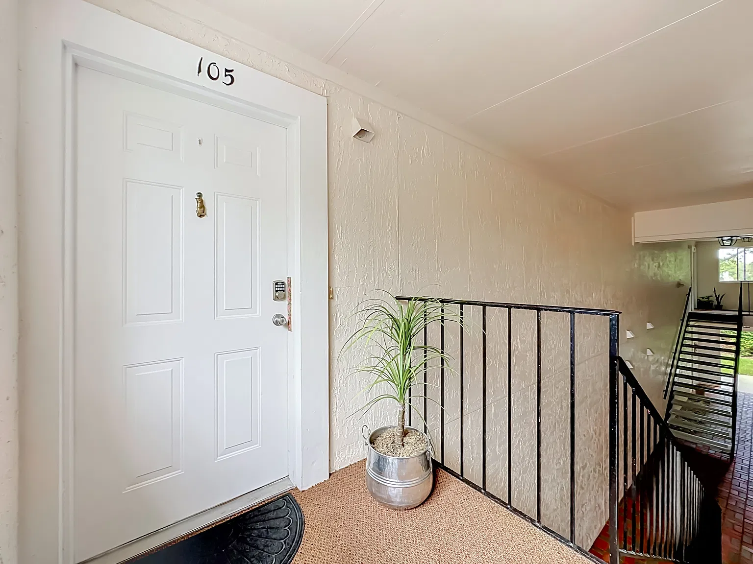 13715 Richmond Park Dr N — Photo 3
