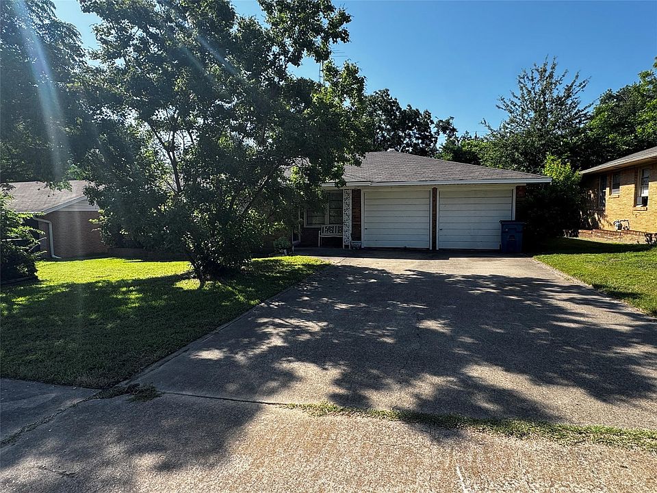 1st image of 2928 College Cir