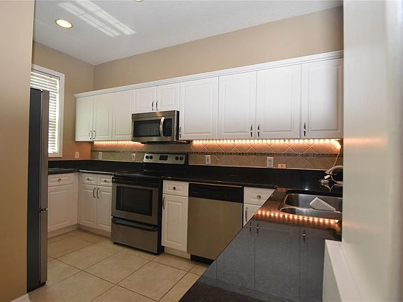 3rd image of 2103 W De Leon St