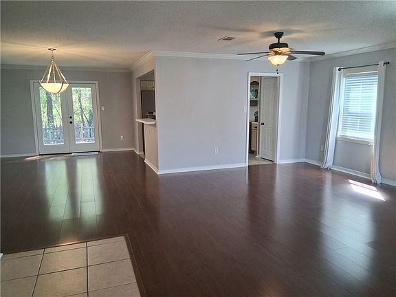 5th image of 104 Sumner St