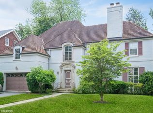 110 Robsart Rd, Kenilworth, IL 60043