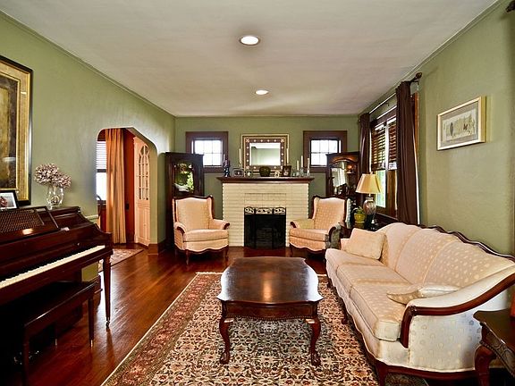 4th image of 117 Whittle Ave