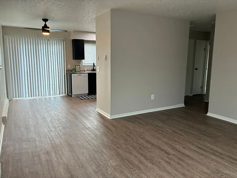 Waynedale Circle Apartments — Photo 55