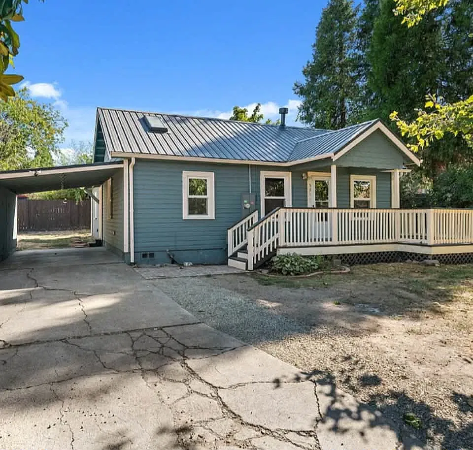 3 bed, 1089 sqft, $1,950 — Photo 1