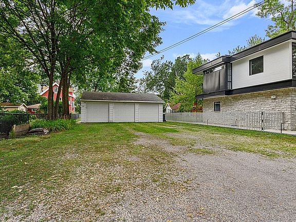 Between Garage and Alley