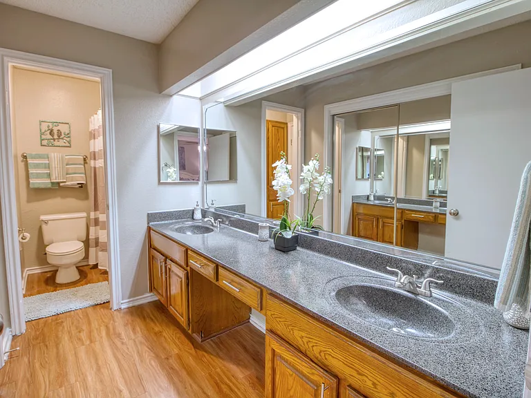 4000 HORIZON HILL APARTMENTS — Photo 16