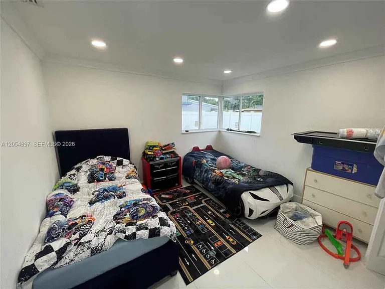 6610 Cody St — Photo 5