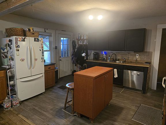 3rd image of 44 Baldwin Court