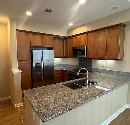 3rd image of 1029 Chandler Dr