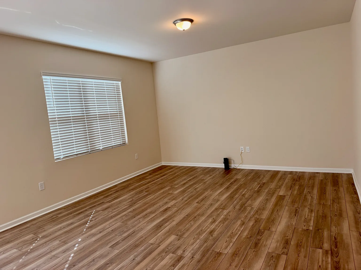 3 bed, 2083 sqft, $2,199 — Photo 2