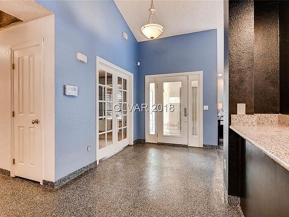 ENTRY / FOYER