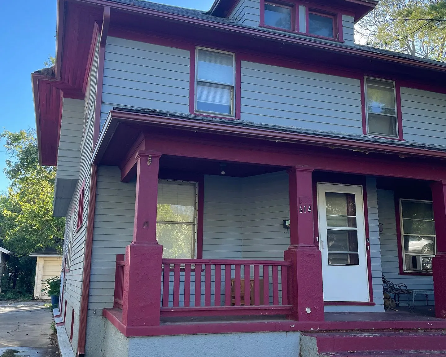 GraftonAve614 — Photo 1